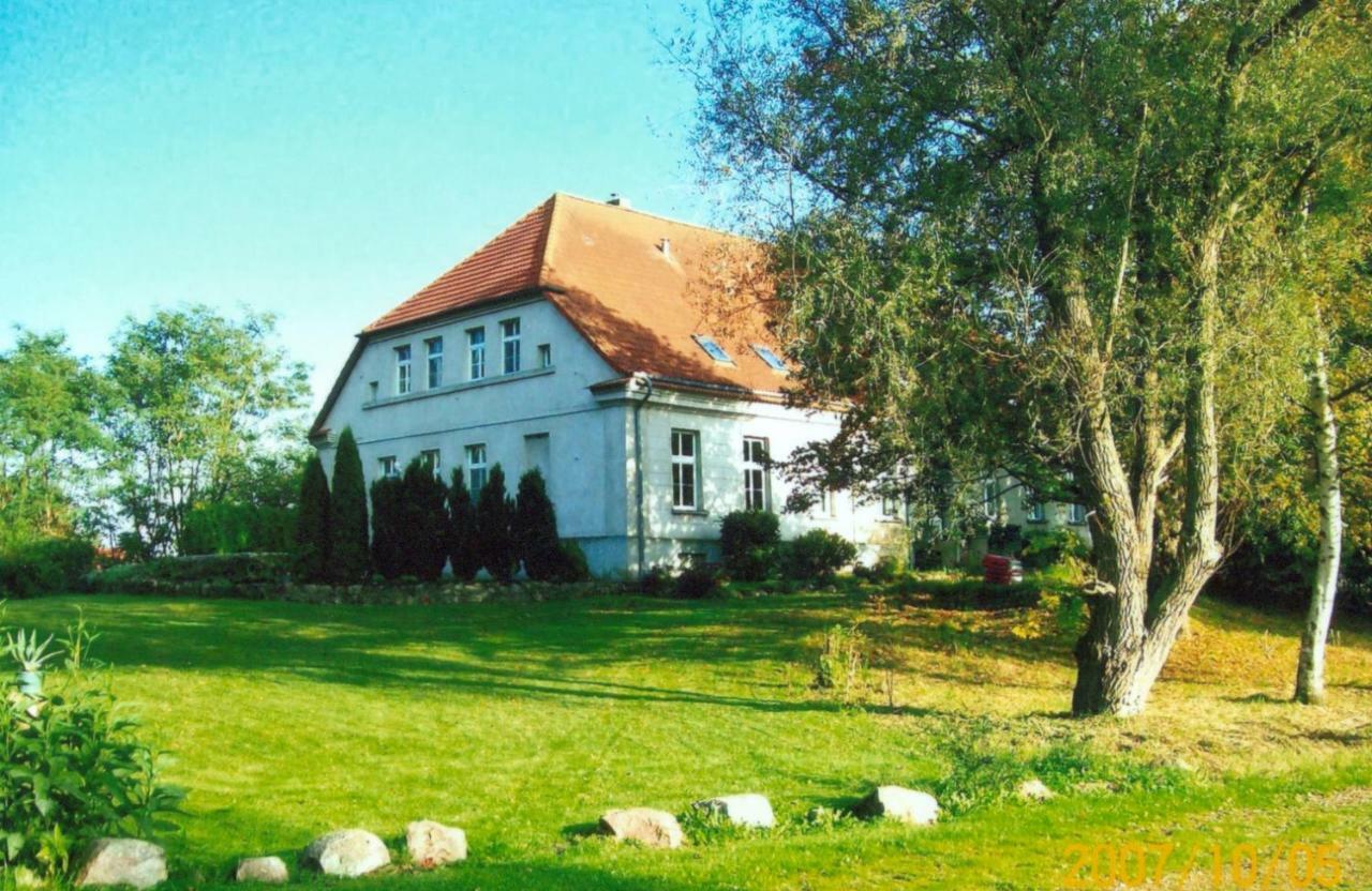 Апартаменты Gutshaus Alt-Jargenow Alt Jargenow Экстерьер фото